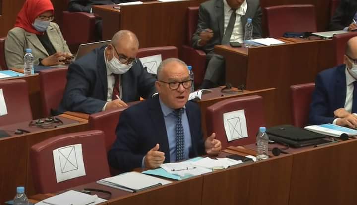 برلماني يُفجّر فضيحة : وزارة الصحة اشْترت أَسِرّة كورونا مُزورة ومستعملة من الخارج و قَامت بِصِبَاغَتها !