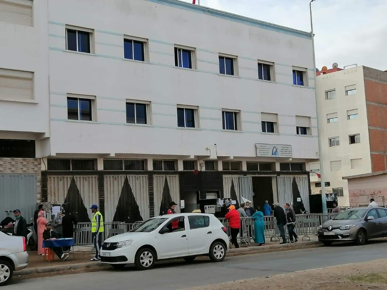 استياء مرتفقي مركز تسجيل السيارات بالجديدة من جشع أصحاب وكالات “التسهيلات”