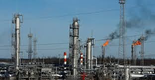 أسعار النفط تتراجع وسط مخاوف من زيادة المعروض وشكوك بشأن لقاح كورونا