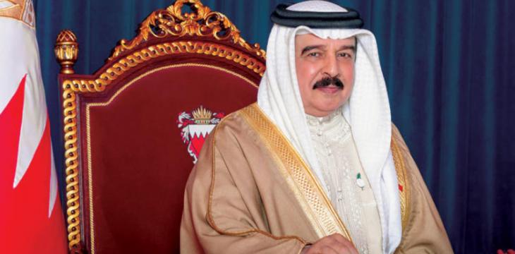 الأول بين زعماء المنطقة.. ملك البحرين يتلقى تلقيح كورونا