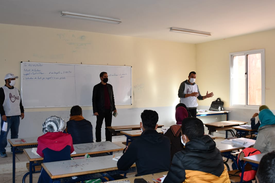الهيئة الوطنية للشباب والديمقراطية تنقل أنشطة التحسيس الصحي بالفضاءات المدرسية بسطات
