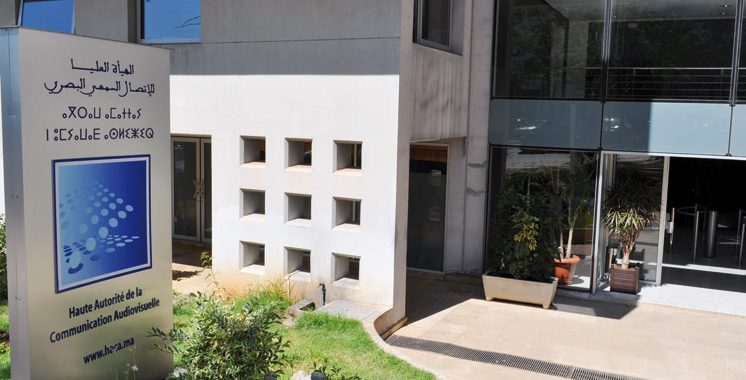 المجلس الأعلى للاتصال السمعي البصري يدعو إلى تحسين ولوج الأشخاص الصم و ضعاف السمع إلى البرامج التلفزية