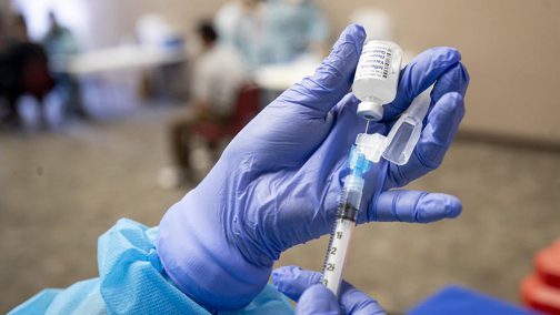 إقليم برشيد .. سيدة تتلقى جرعتين من اللقاح المضاد لـ”كوفيد-19” تباعا وفي نفس الوقت