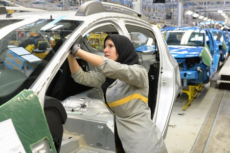 الحكومة تمنح إعفاءات وامتيازات ضريبية لقطاع السيارات لثلاث سنوات