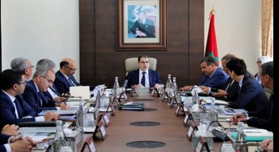 الحكومة المغربية تعلق الرحلات من و إلى بريطانيا