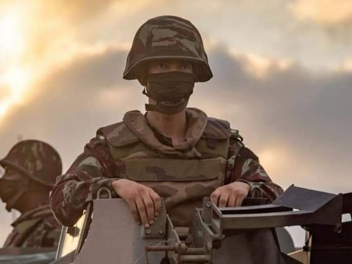 الجيش المغربي يبدأ في ضم المنطقة العازلة شرق الجدار