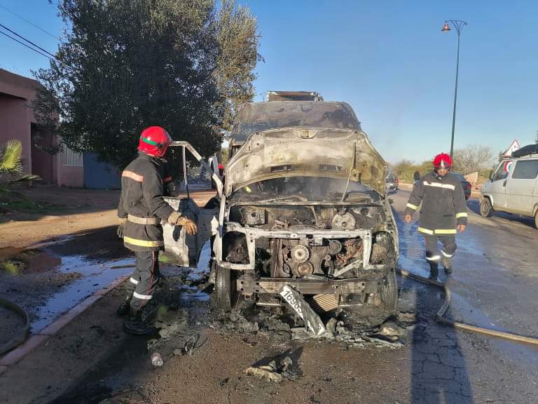 نشوب حريق بسيارة للنقل المزدوج بأيت أورير