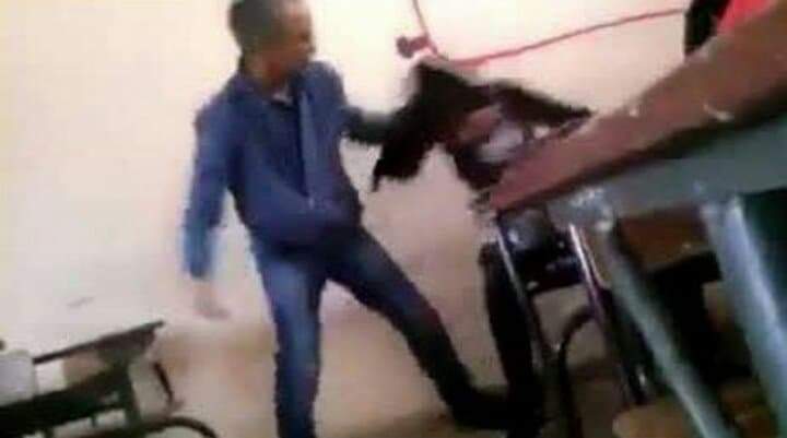 اشتوكة ايت باها.. أستاذ يكسر كتف تلميذه