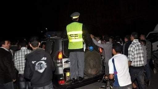 توقيف “دركيين مزوررين”بأيت وكمار يدعيان الوساطة بين تاجر مخدرات والدرك مقابل مبالغ مالية هامة ضواحي اشتوكة