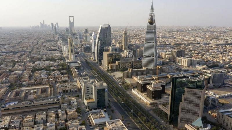 السعودية تغلق 10 مساجد بعد وفاة مؤذن وإصابة 15 مصليا بكورونا