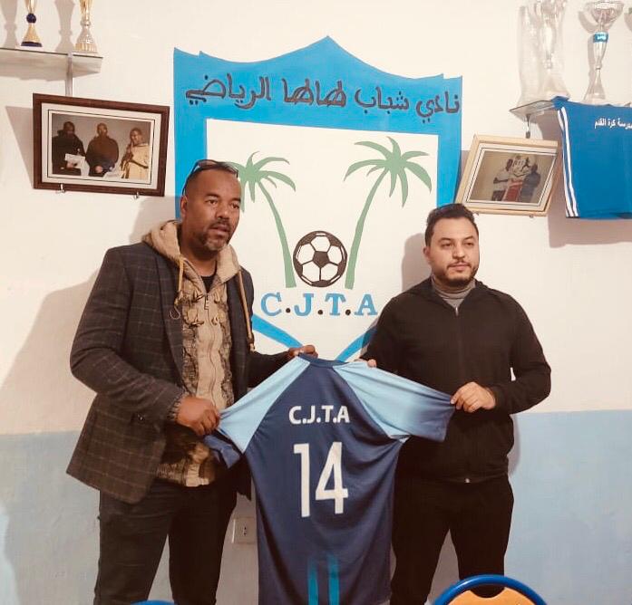عبد الرحيم نفيسو يتبرع بمبلغ مالي لنادي شباب طاطا