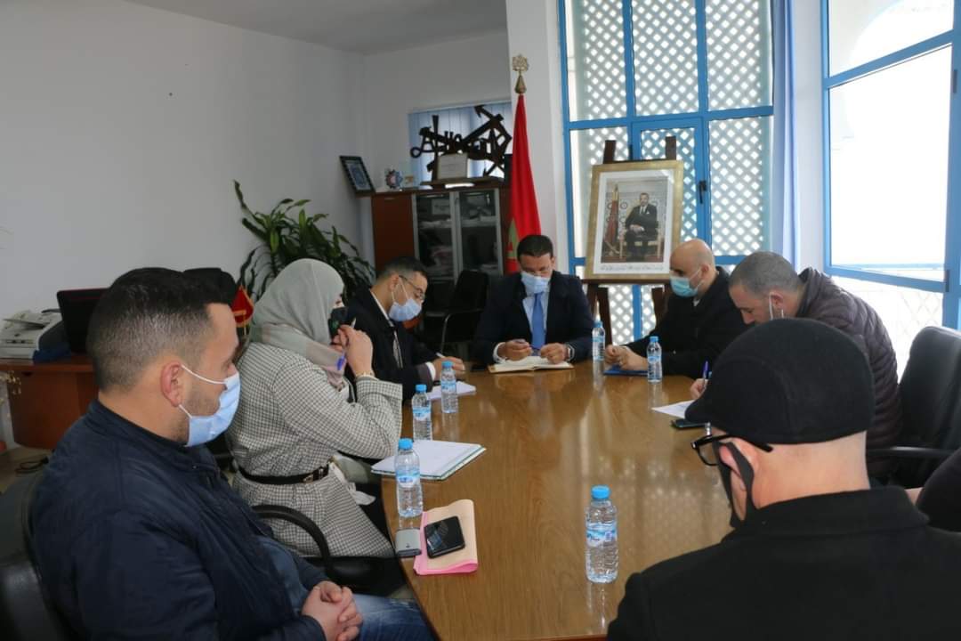 العربي المرابط يتباحث مع ممثلي جمعية تجار السوق البلدي المركزي بالفنيدق حلولا عاجلة للمنطقة