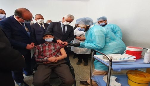 وزير الصحة يزور مركزين للتلقيح ضد كوفيد-19 بإقليم ميدلت