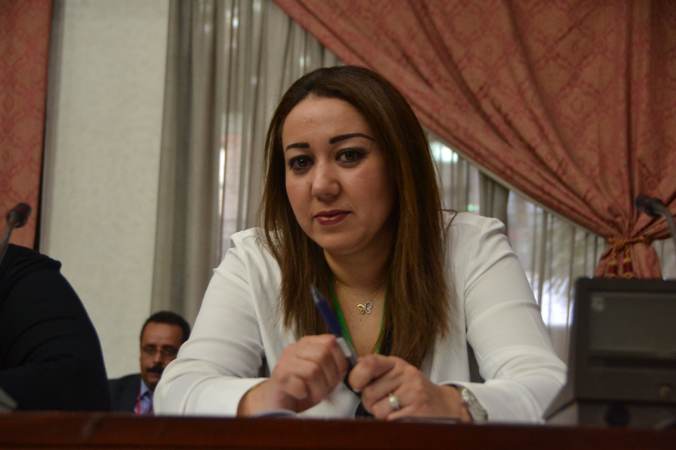 المديرة الجهوية للصحة بجهة البيضاء سطات في زيارة لمراكز التلقيح ضد كورونا بسطات