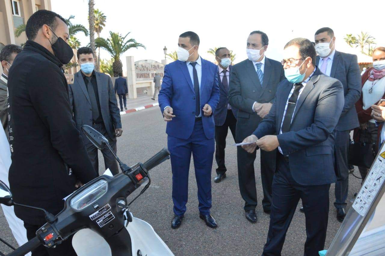 توزيع المشاريع المدرة للدخل لفائدة عدد من النزلاء السابقين بالمؤسسات السجنية