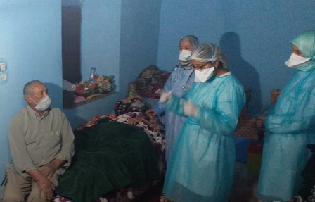 تفعيلا لدورية وزارة الداخلية.. تلقيح مسنين داخل منازلهم