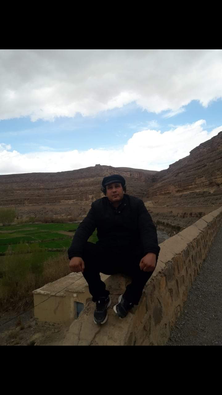 سقط الصبح ، لا جسرُُ يعبُر صوب الحنين