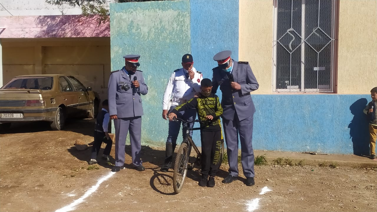 مجموعة مدارس خميس سيدي محمد برحال تحتفي باليوم الوطني للسلامة الطرقية واليوم العالمي للمرأة