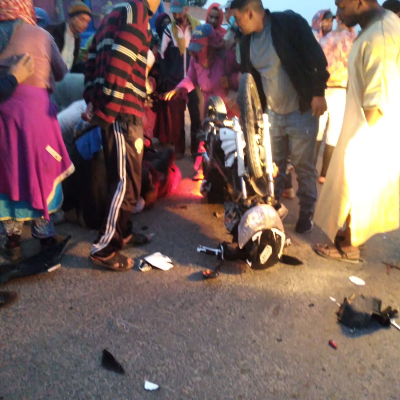 إصطدام عنيف بين دراجة نارية وسيارة من نوع “بيكوب”