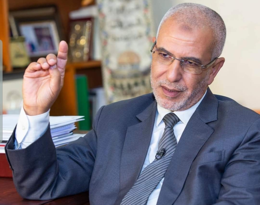 نائب أمين عام “البيجيدي” يهاجم القنوات العمومية: حالة شرود و”ضريب الطم”