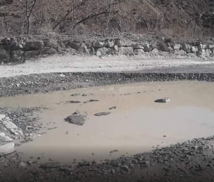 ميدلت: طريق مهترئة تربط بين أربع جماعات ترابية تحول حياة الساكنة الى جحيم