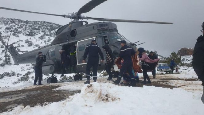 مروحية تنقذ حياة امرأة حامل وتوأمها بنواحي تازة