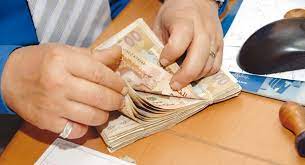 سعر صرف الدرهم يرتفع أمام الدولار ويتراجع أمام الأورو