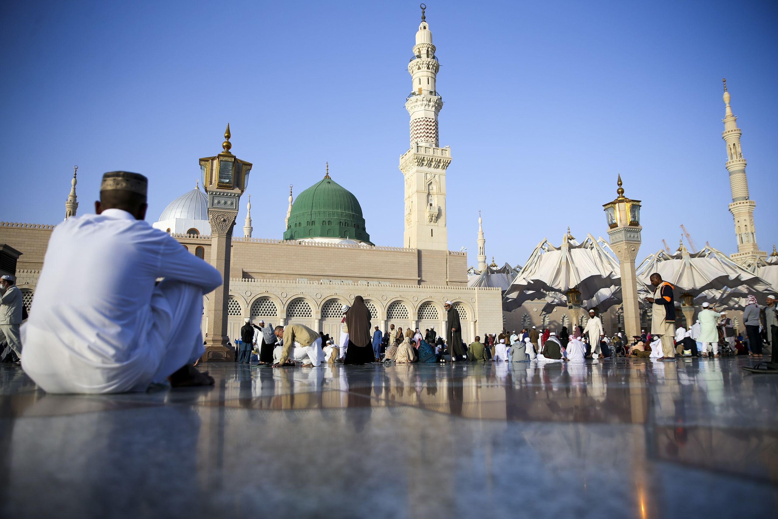 السعودية تعلن عن فتح المسجد النبوي الشريف لصلاة التراويح وفق الإجراءات الاحترازات