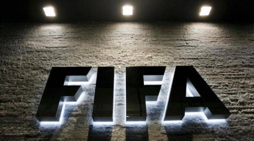 “فيفا” يعلق عضوية الاتحادين التشادي والباكستاني