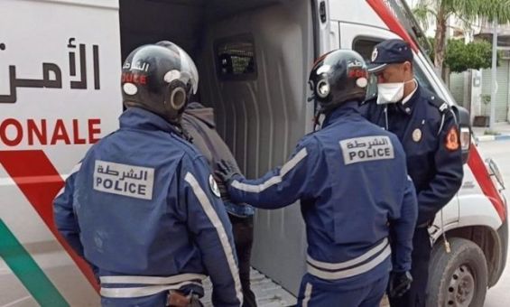 البيضاء: عناصر الشرطة تضطر لاستعمال أسلحتها الوظيفية