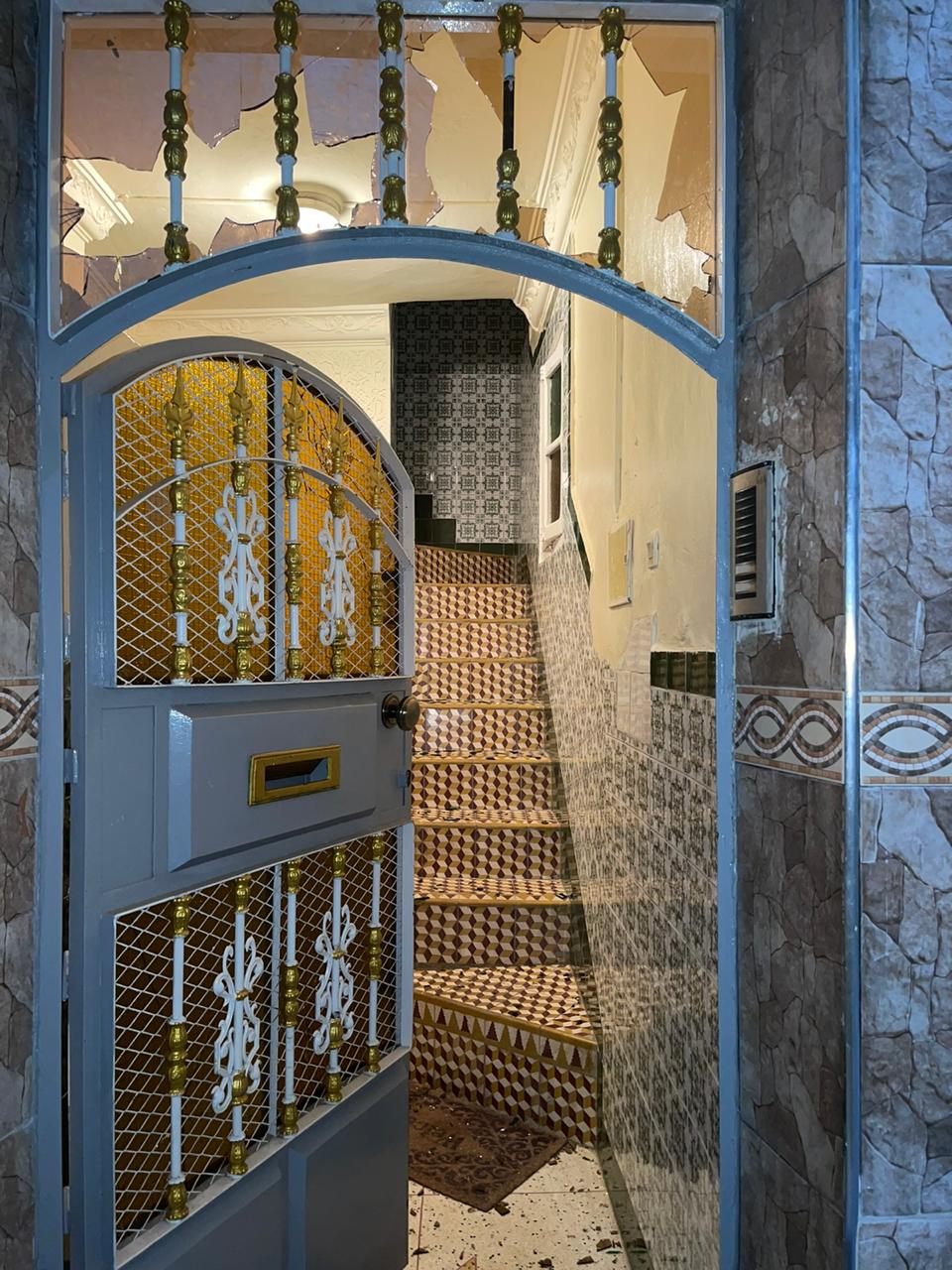 عصابة مخدرات تهاجم منزل عائلة بطنجة…..السكان يتحدثون عن حماية كبار أباطرة ومروجي المخدرات    