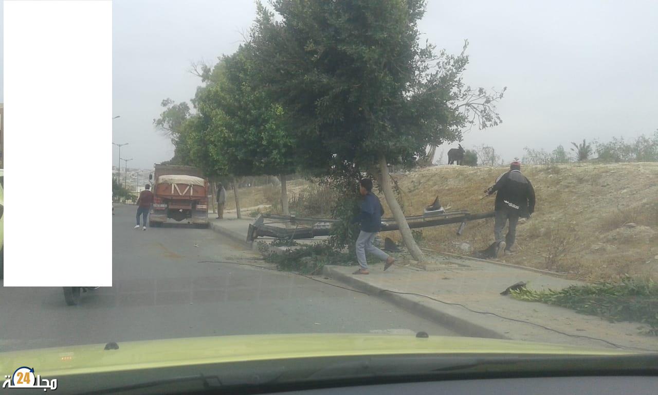 تعطل فرامل شاحنة يخلق ارتباكا لمستعملي الطريق بشارع الجنرال الكتاني بسطات
