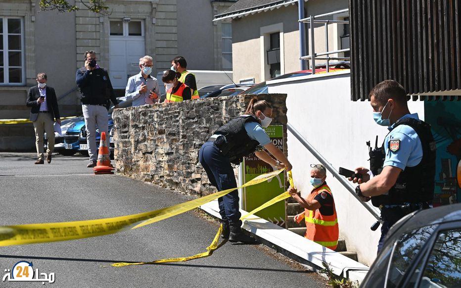 شرطية فرنسية تتعرض لاعتداء بالسكين والمهاجم يتمكن من الفرار