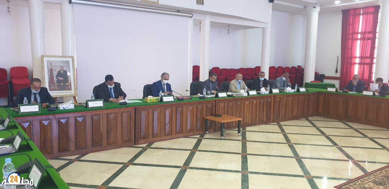 المجلس الإقليمي لخريبكة يستعرض وضعية الموسم الفلاحي 2020 / 2021 ويصادق على مجموعة من مشاريع الاتفاقيات