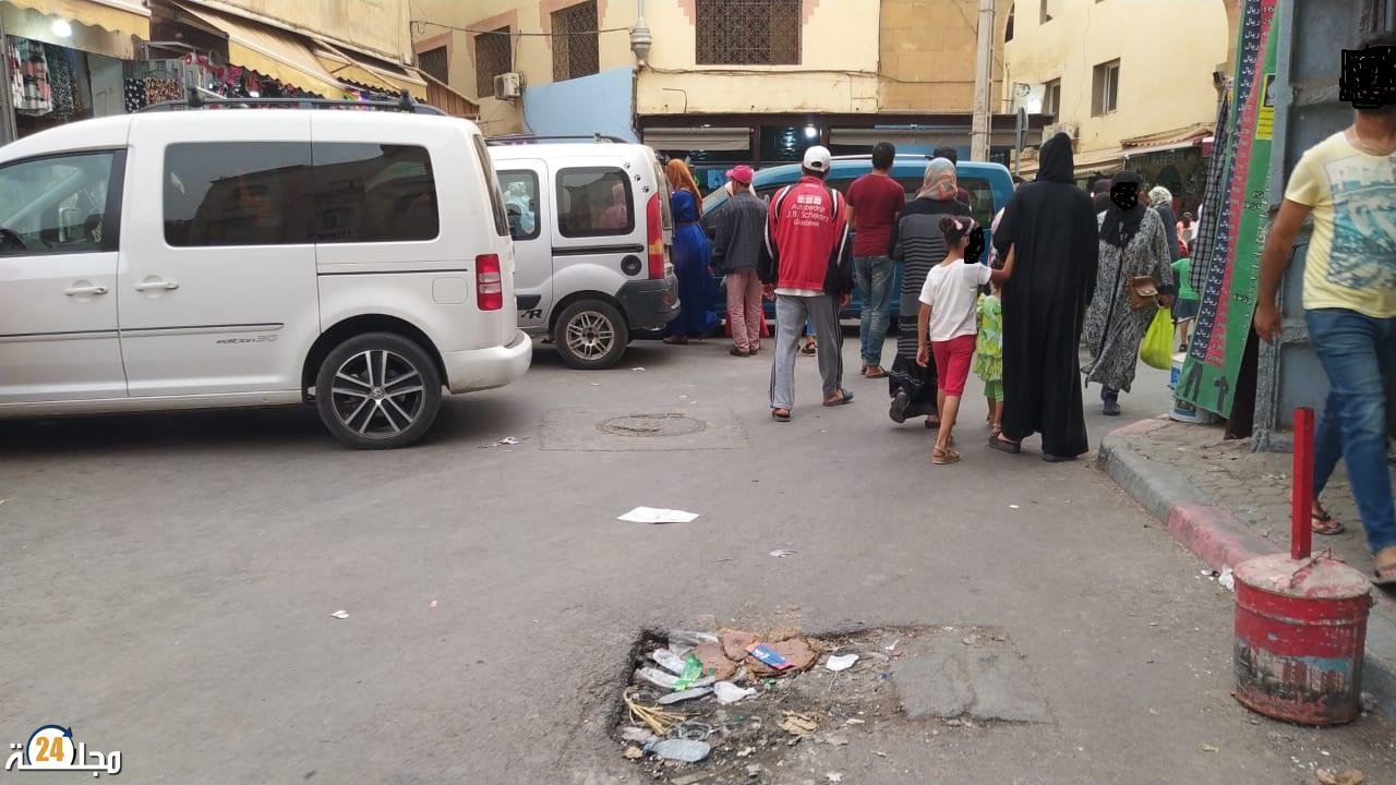 سطات..معاناة المارة بسبب استغلال تجار بزنقة اللحيفية و مناطق أخرى للملك العمومي في غياب لدور السلطات المحلية