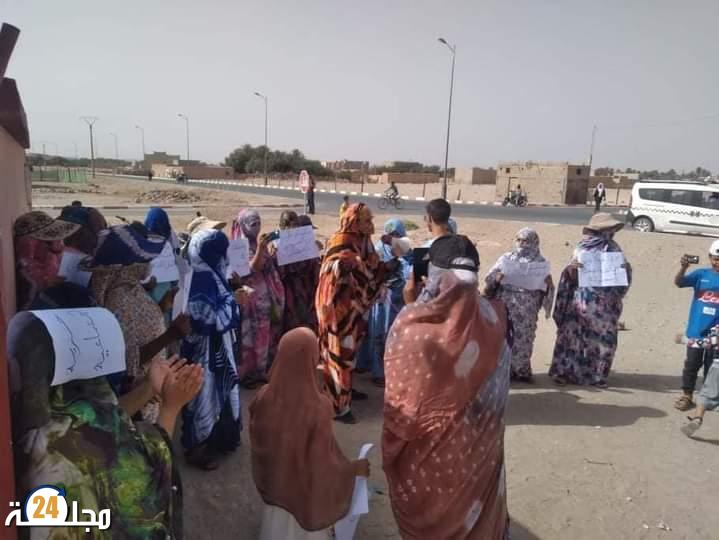 أزمة العطش تخرج ساكنة مدشر ام الكردان للاحتجاج، والمطالبة بالذهب الأزرق