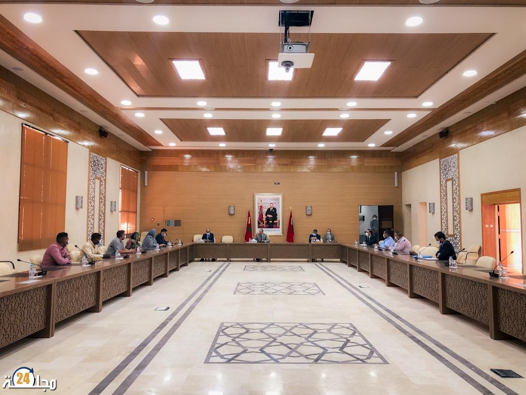 العيون…رئيس لجنة اليقظة الوبائية يترأس اجتماعا هاما بقاعاة الاجتماعات بولاية جهة العيون الساقية الحمراء
