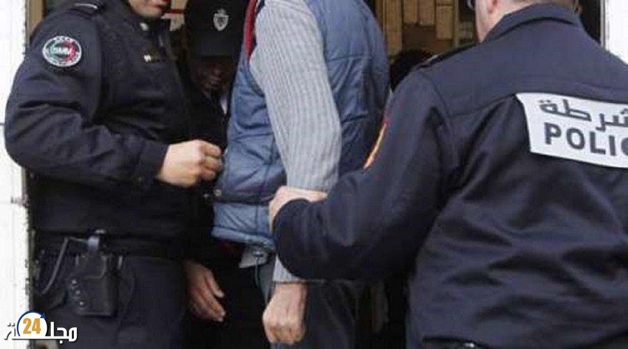 فضيحة مدوية بسطات .. عنصرين للقوات المساعدة يسرقان حفيظة نقود سيدة بحي السلام