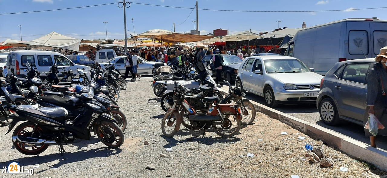 الجديدة…أصحاب الباركينات يخلقون فوضى بسوق الحمراء بجماعة مولاي عبد الله