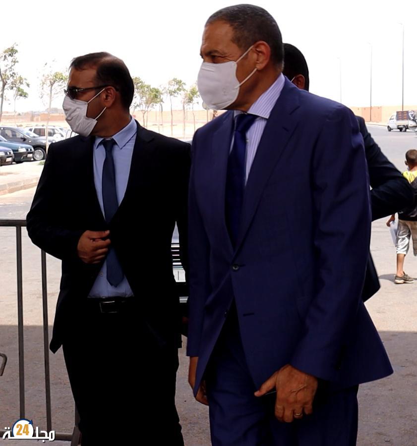 العيون…. لجنة اليقظة الوبائية بالعيون تحذر من خطر ارتفاع عدد الحالات الحرجة لفيروس كورونا و تدعوا المواطنين و المواطنات للتلقيح