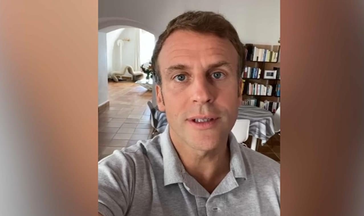 ماكرون يعتبر تلقي اللقاح ضد كوفيد “مسألة مواطنة”