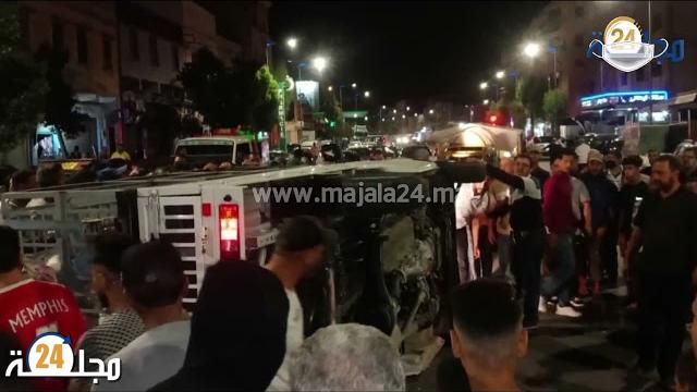 بالفيديو…انقلاب شاحنة محملة بالديك الرومي بسطات