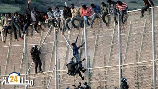 الحرس المدني الإسباني يتدخل لمنع أزيد من 700 شخص من إقتحام سياج مليلية