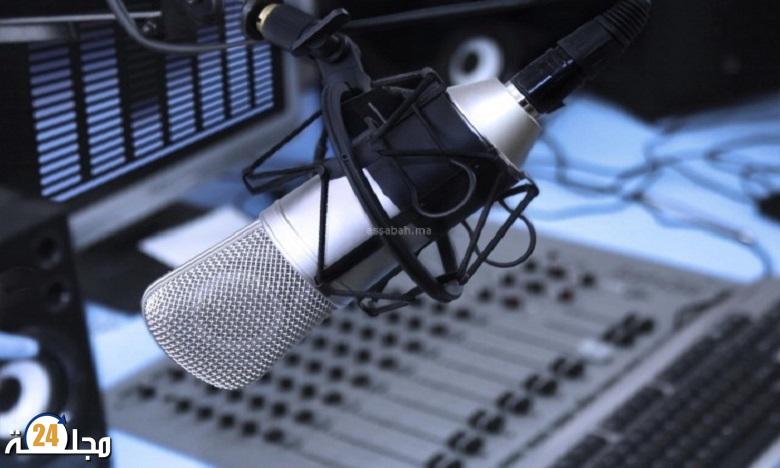 الشروع في بث برنامج إذاعي جديد لتعلم الإنجليزية