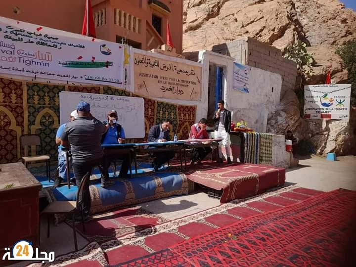 توزيع محافظ على تلاميذ وتلميذات مجموعة مدارس تغمرت