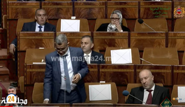 بالفيديو..قربلة في البرلمان المغربي بعد منع نبيلة منيب من الدخول وفرض جواز التلقيح