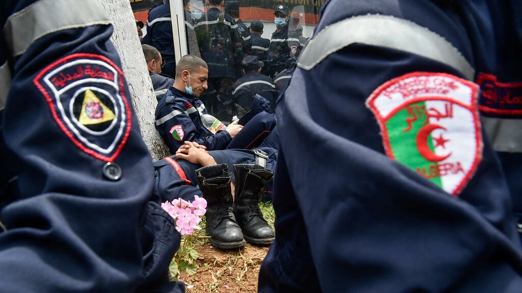 الجزائر: 3 قتلى في انهيار مسكن بسبب الأمطار الغزيرة بالعاصمة