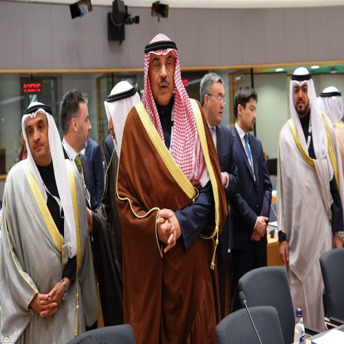 رئيس الوزراء الكويتي يقدم استقالة حكومته لأمير البلاد