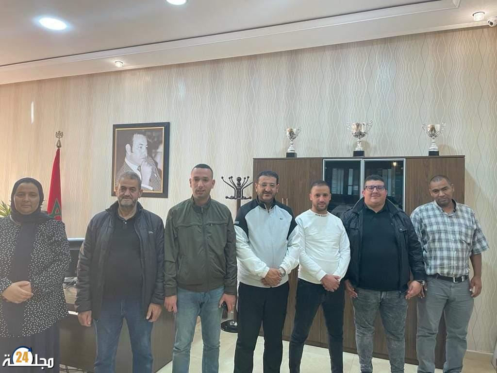 البام يفوز برئاسة مجموعات جماعات الشاطئ الأزرق