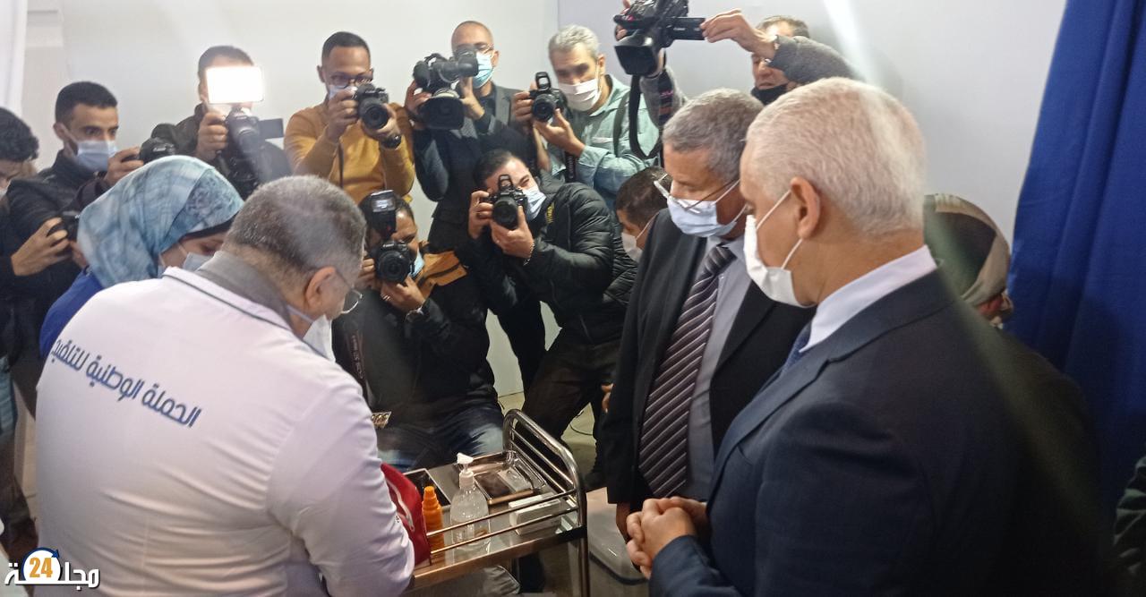 وزير الصحة يتفقد فضاء رقميا مندمجا للتلقيح ضد كورونا بفاس